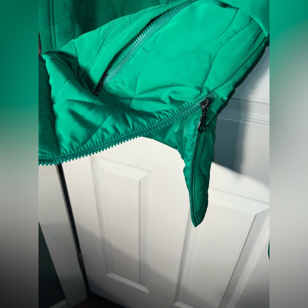 Women’s Medium Amazon Essentials Quilted Green Ja… - image 5